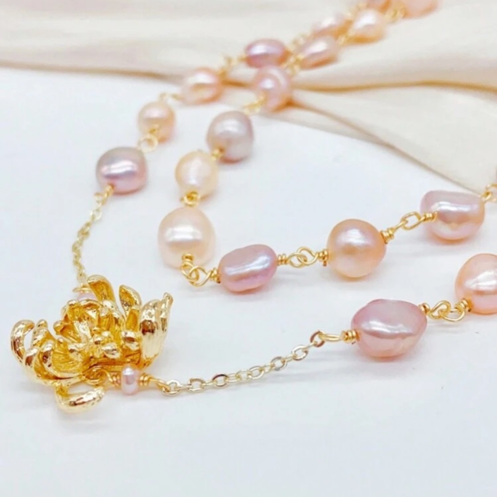 Elegant Gold and Pink Pearl Necklace